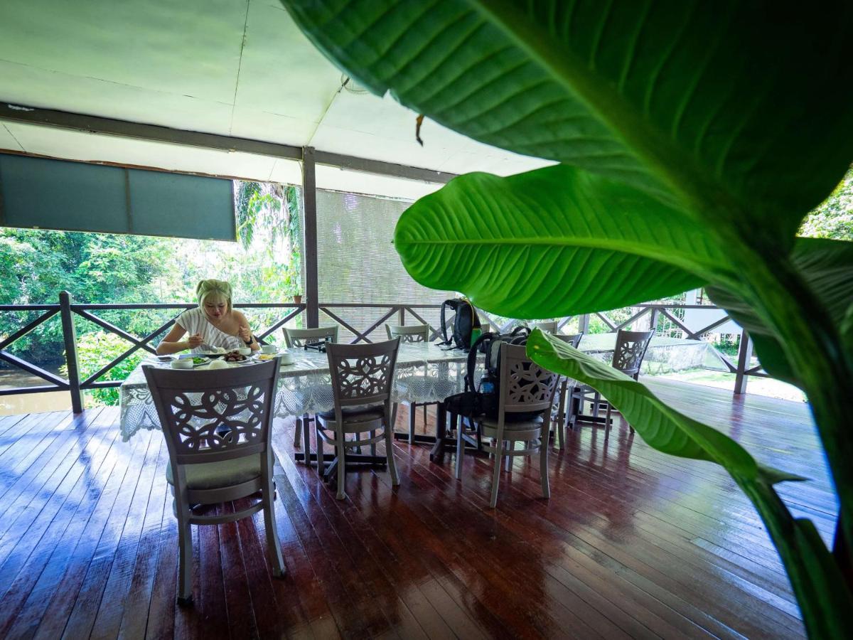 Benarat Lodge Mulu Exterior photo