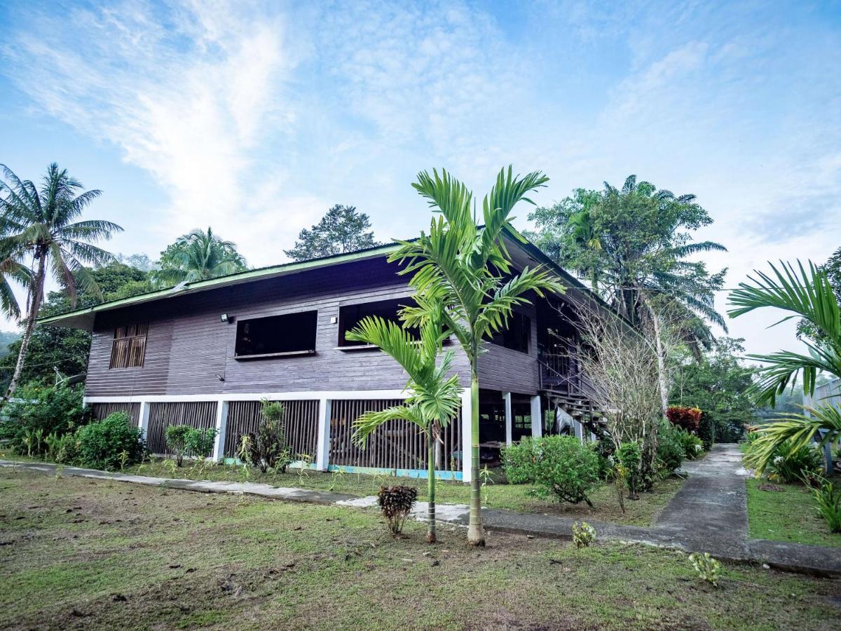 Benarat Lodge Mulu Exterior photo