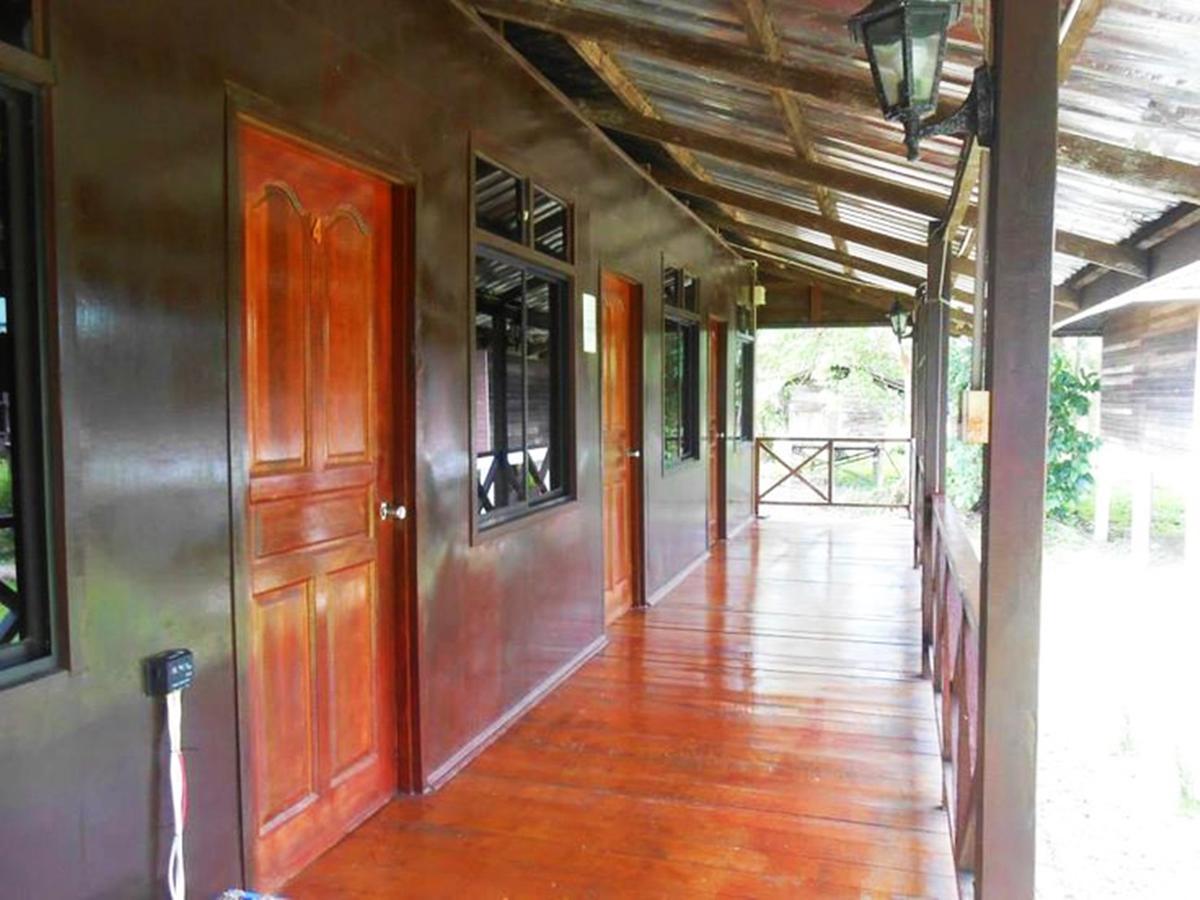 Benarat Lodge Mulu Exterior photo
