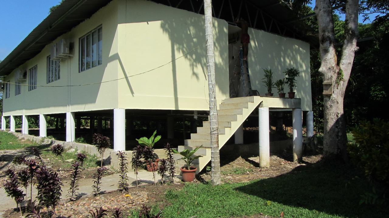 Benarat Lodge Mulu Exterior photo